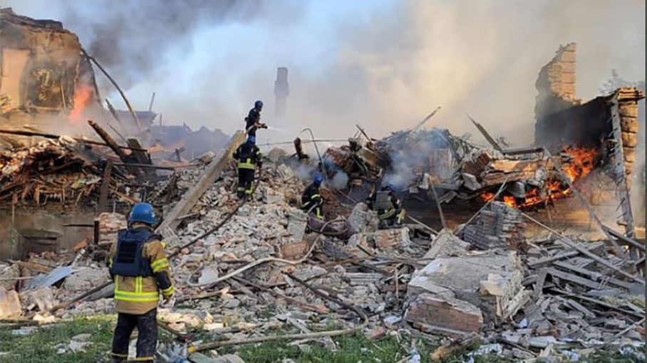 Ukraine: plusieurs morts dans une frappe russe sur un immeuble d'habitation à Zaporijjia