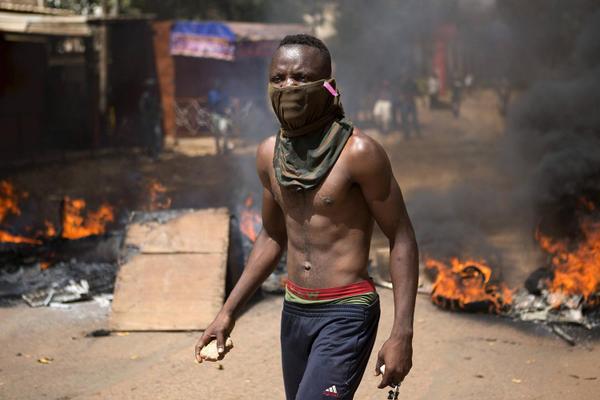 Livetweet: Suivez les manifestions au Burkina Faso : l'heure de la fin pour Blaise Compaoré?