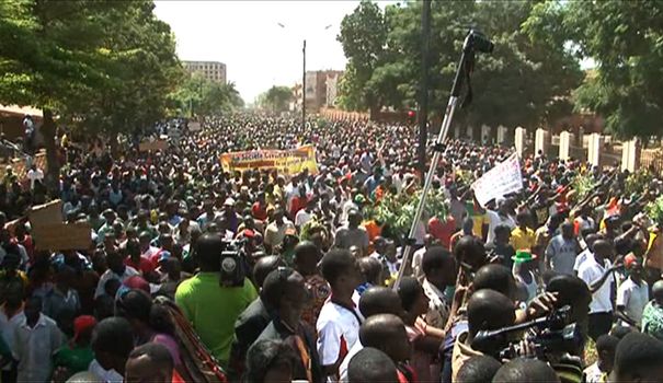 Crise au Burkina Faso : l’Organisation Jeunesse Africaine avertit l’Armée et vote la société civile