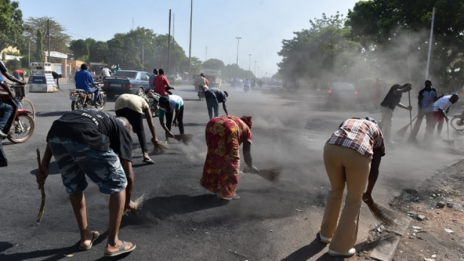 Burkina Faso : Après avoir « balayé Compaoré », les Burkinabé balaient les rues de Ouaga