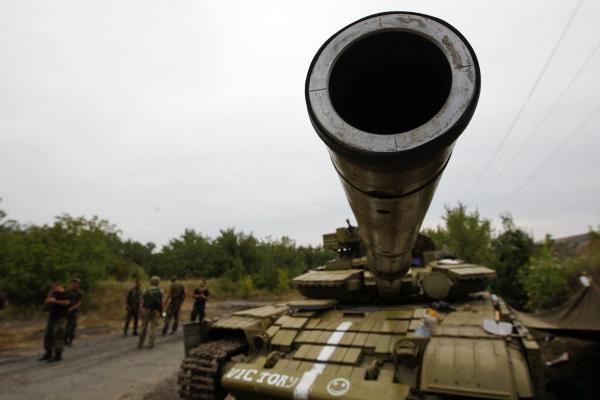 Blindés de l'armée ukrainienne capturés par les indépendantistes. REUTERS/Valentyn Ogirenko