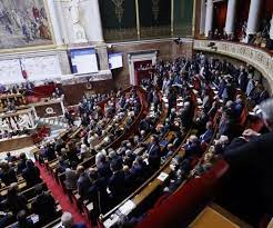 Réforme des retraites en France: les députés face aux motions de censure, le gouvernement dans l'attente
