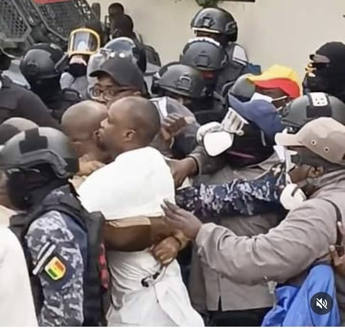 Evénements du 16 mars: 5 députés sénégalais déposent une plainte contre les ministres de l'Intérieur et des Forces armées