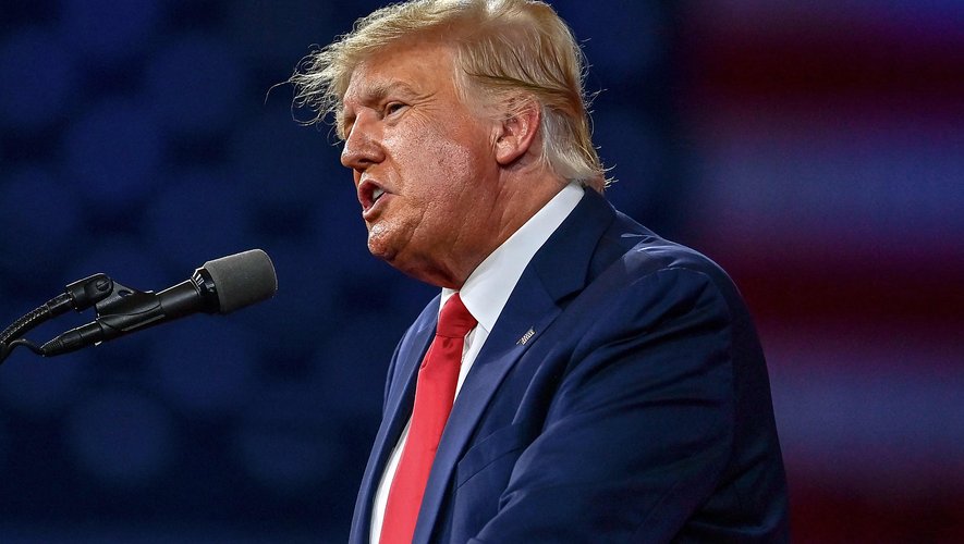 Aux États-Unis, Donald Trump nie tout "délit" lors de son premier meeting de campagne
