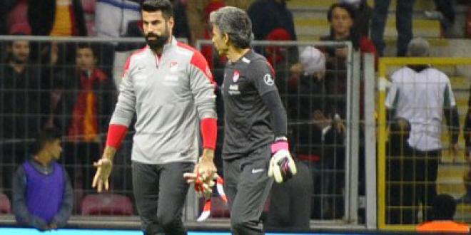 Euro - Victime d'insultes, le gardien turc Demirel refuse de jouer