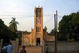 L’Abbé de Bignona aux jeunes: « Arrêtez de vous faire tuer et allez vous inscrire sur les listes électorales »