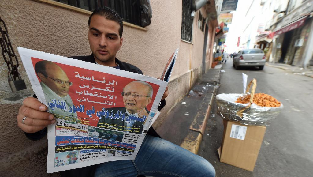 Même si les résultats officiels n'ont pas encore été annoncés, la Tunisie se dirige vers un second tour entre Moncef Marzouki et Beji Caïd Essebsi. AFP PHOTO / FADEL SENNA