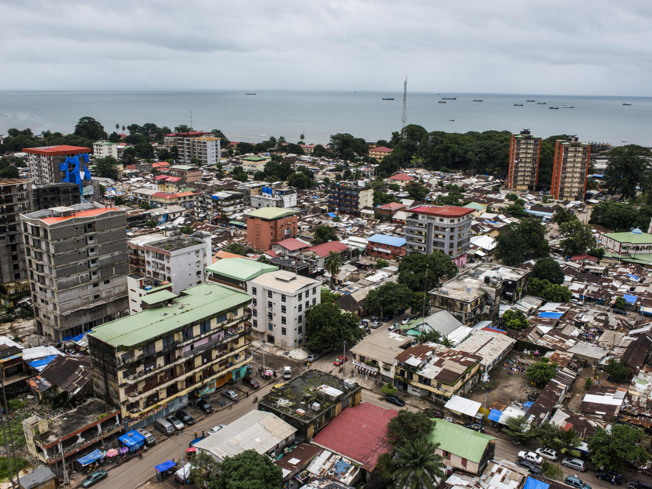 Face aux critiques, Électricité de Guinée minimise les délestages et admet des coupures pour travaux
