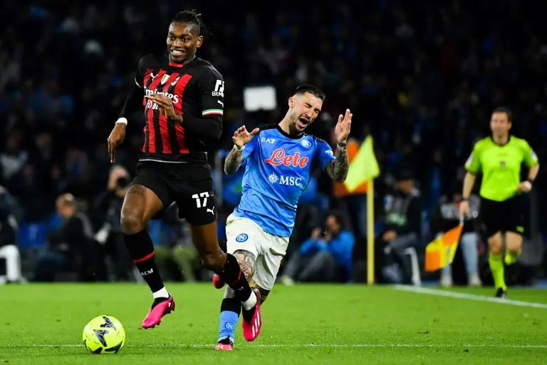 Milan-Naples: "Rafa" ou "Kvara"? La C1 pour départager les as de Serie A