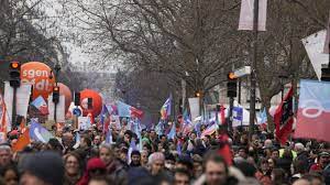 Réforme des retraites: 12e journée de grève à la veille de la décision du Conseil constitutionnel