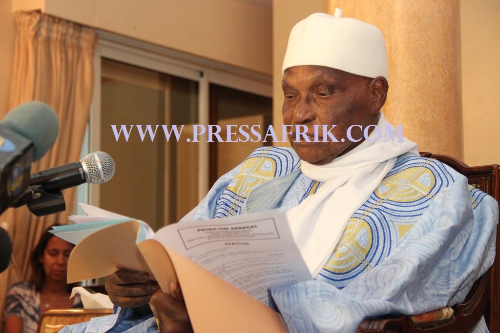 Wade déclare la guerre à Macky et exhibe les actes de création, de versement, décrets et permis