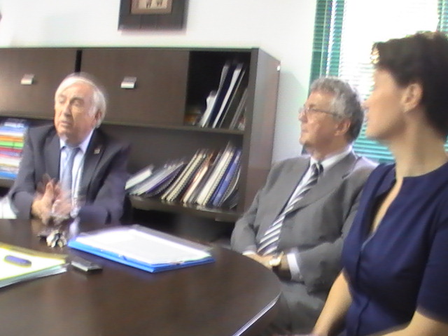 Remise de tablettes: l'AUF connecte les médecins et étudiants du monde 