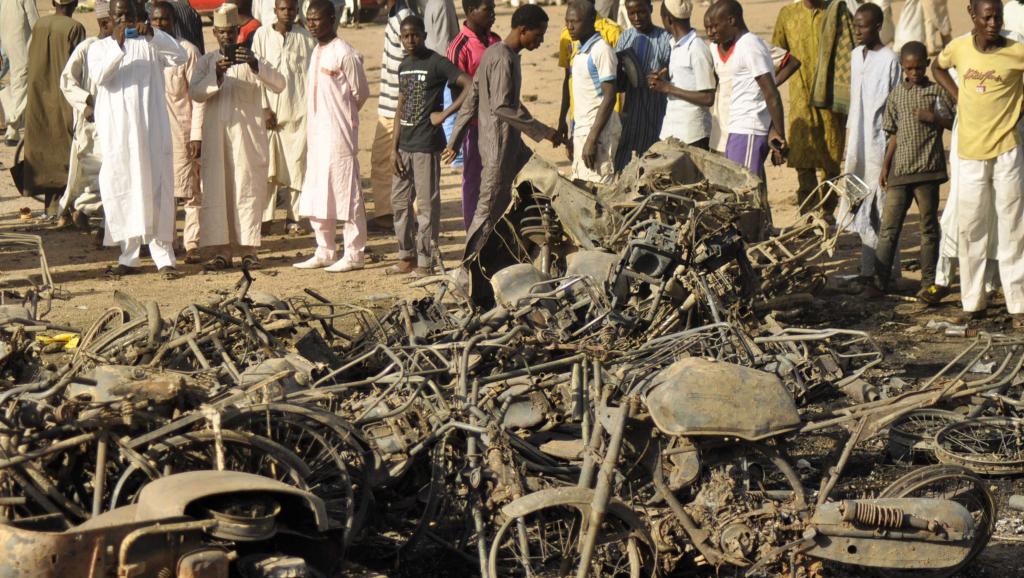 Sur le lieu du triple attentat à la bombe contre la Grande Mosquée de Kano, dans le nord du Nigeria, le 28 novembre 2014. REUTERS/Stringer