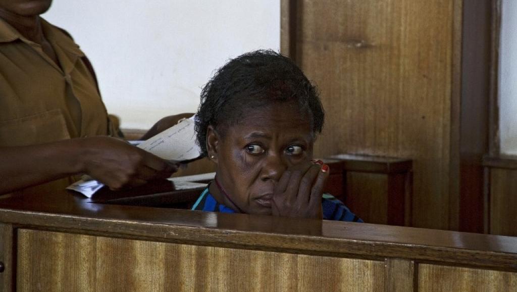Rosemary Namubiru, l'infirmière séropositive ougandaise lors de son procès le 19 mai 2014. AFP PHOTO/ ISAAC KASAMANI