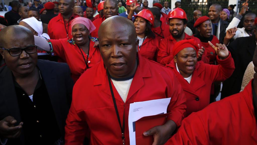 Julius Malema à la sortie du Parlement, le 21 août 2014. REUTERS/Mike Hutchings