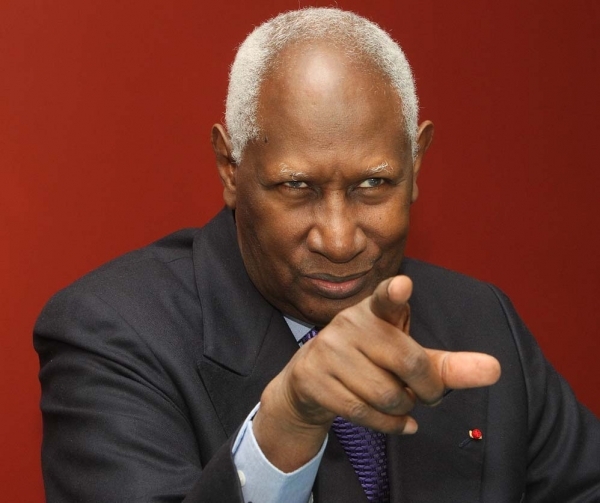 Abdou Diouf se rend à Louga, dans la polémique
