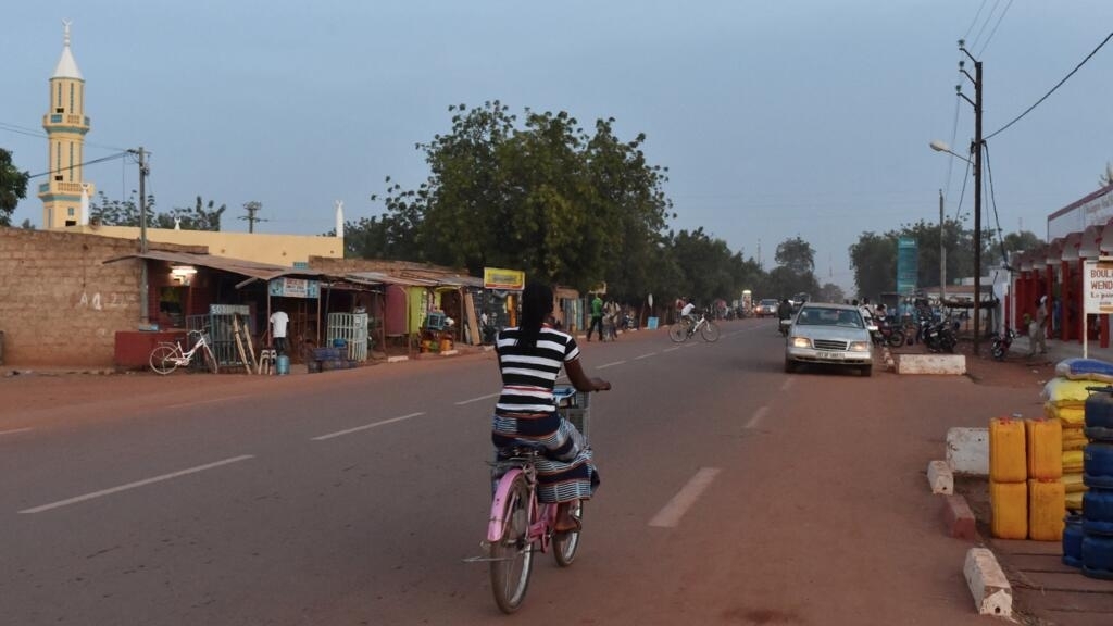 Nord du Burkina Faso: une soixantaine de personnes tuées par des hommes en tenue de l'armée