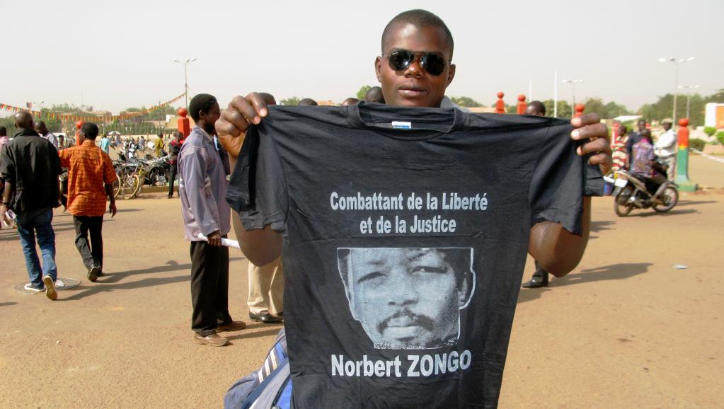 Un manifestant burkinabè présent à la cérémonie du souvenir de Norbert Zongo, le 13 décembre 2014, à Ouagadougou