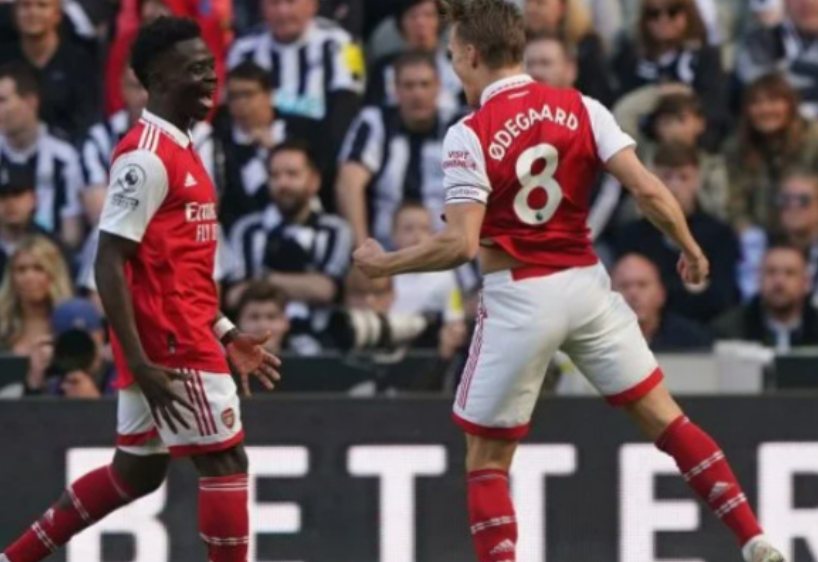 Premier League : Arsenal assure face à Newcastle et reste au contact de Manchester City