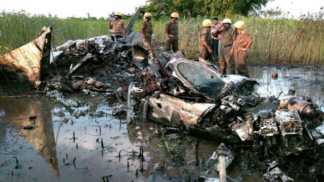 Inde: deux morts dans le crash d'un avion militaire MiG-21, déclare la police