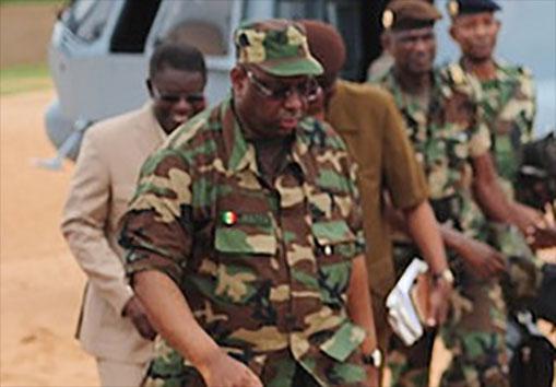 Personnels militaires des armées: Macky Sall décrète la suspension des départs à la retraite 