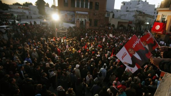 Des milliers de partisans sont venus écouter le disours de Moncef Marzouki après sa défaite au second tour de l'élection présidentielle, le 23 décembre 2014, à Tunis. REUTERS/Zoubeir Souissi
