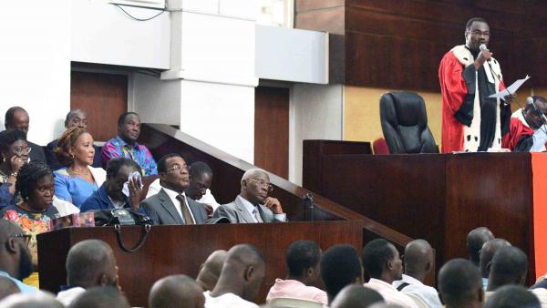 La salle d'audience, le 26 décembre 2014. Simone Gbagbo y est jugée, avec 81 co-accusés, pour «atteinte à la sureté de l'Etat». AFP PHOTO / SIA KAMBOU