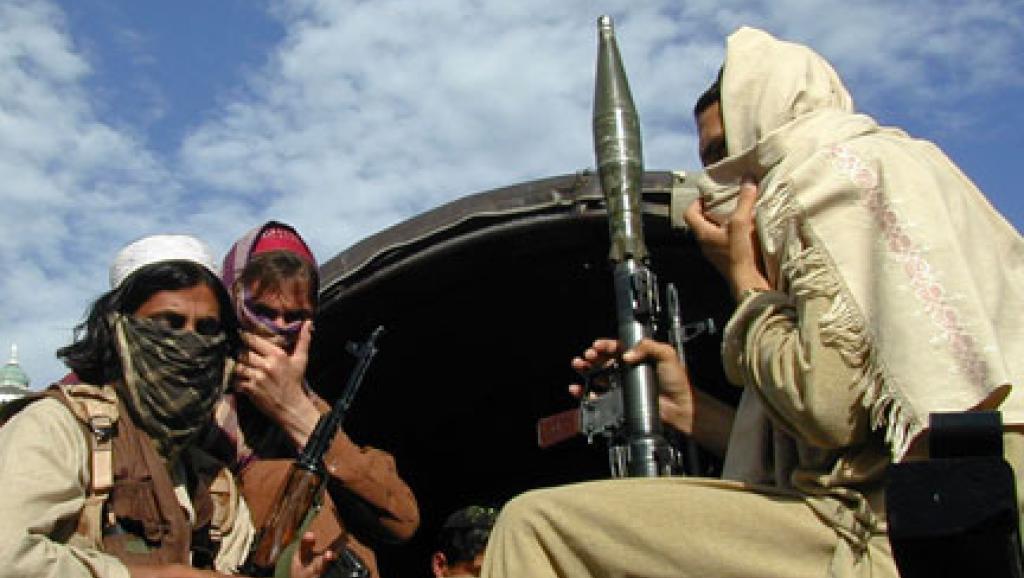 Des talibans, armés de lance-roquettes et de mitraillettes dans le nord-ouest du Pakistan. Photo: Reuters