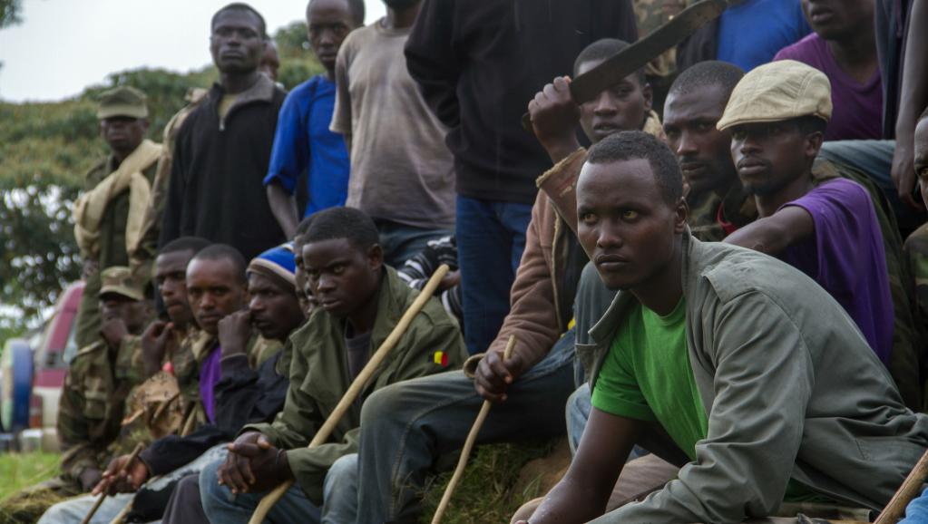 Des membres de l'ex-rébellion du M23 devant le camp de Ramwanja, le 17 décembre 2014. AFP PHOTO/ ISAAC KASAMANI