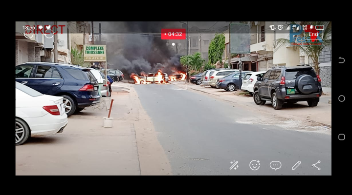 Plus d'une dizaine de véhicules incendiés par des manifestants à Sacré-Cœur