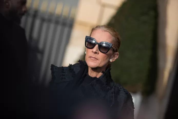 “Je suis désolée de vous décevoir”: Céline Dion annule tous ses concerts prévus jusqu’en avril 2024