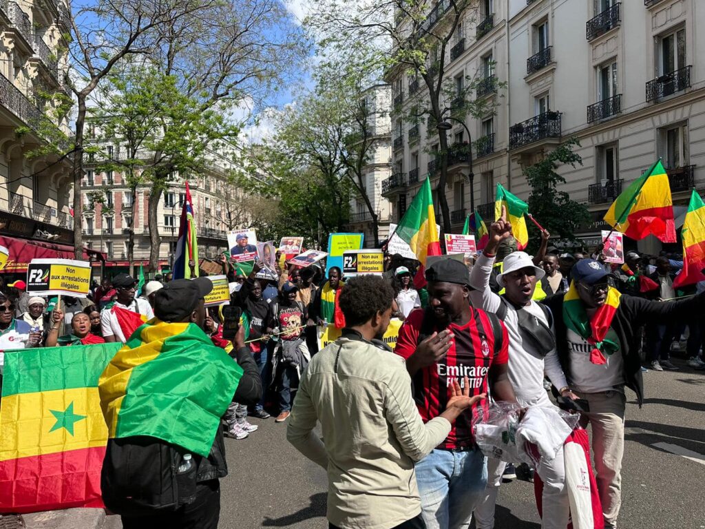 Consulat du Sénégal à Paris : des "Patriotes" dispersés par des grenades lacrymogènes