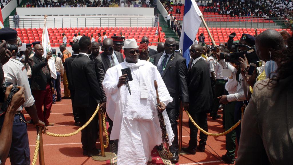 Le président gambien Yahya Jammeh, le 23 juin 2014, lors d'une visite en Guinée-Bissau. AFP PHOTO / ALFA BA