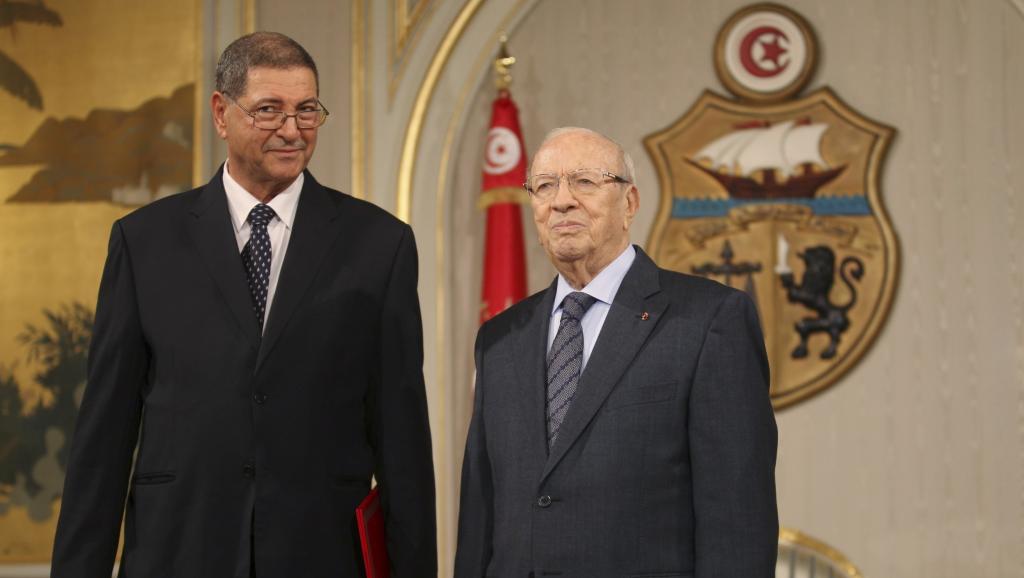 Le nouveau président tunisien Beji Caïd Essebsi (D) a chargé Habib Essid (G) de former le nouveau gouvernement.