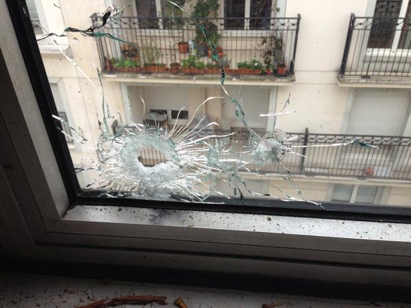 En direct Paris: Attaque du siège de "Charlie Hebdo", 11 morts dont 2 policiers (Photos)