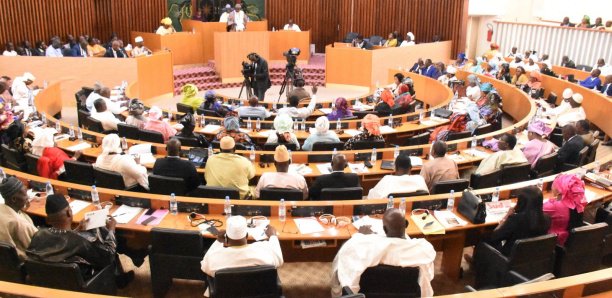 Sénégal : les députés examinent plusieurs projets de loi relatifs à la santé
