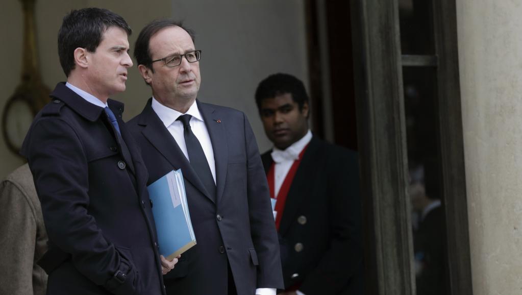 François Hollande (D) recevra à l'Elysée des représentants d'une quarantaine de pays avant de se diriger vers la marche républicaine. REUTERS/Philippe Wojazer