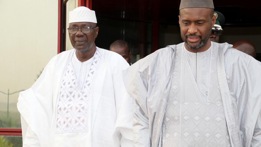 Le nouveau chef du gouvernement malien, Modibo Keïta (G), veut se démarquer de son prédécesseur Moussa Mara (D).