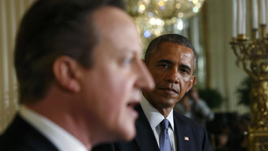 Le Britannique David Cameron (au premier plan) et le président américain Barack Obama lors d'un conférence de presse à la Maison Blanche, le 16 janvier 2015. REUTERS/Kevin Lamarque
