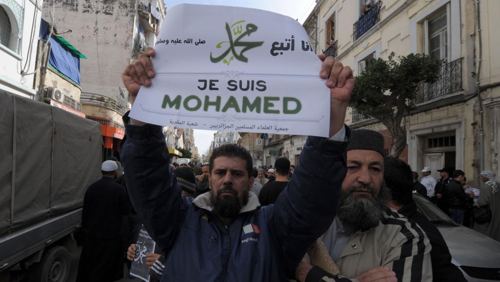 Entre 2000 et 3000 personnes ont manifesté vendredi 16 janvier à Alger contre l'hebdomadaire «Charlie Hebdo». AFP PHOTO