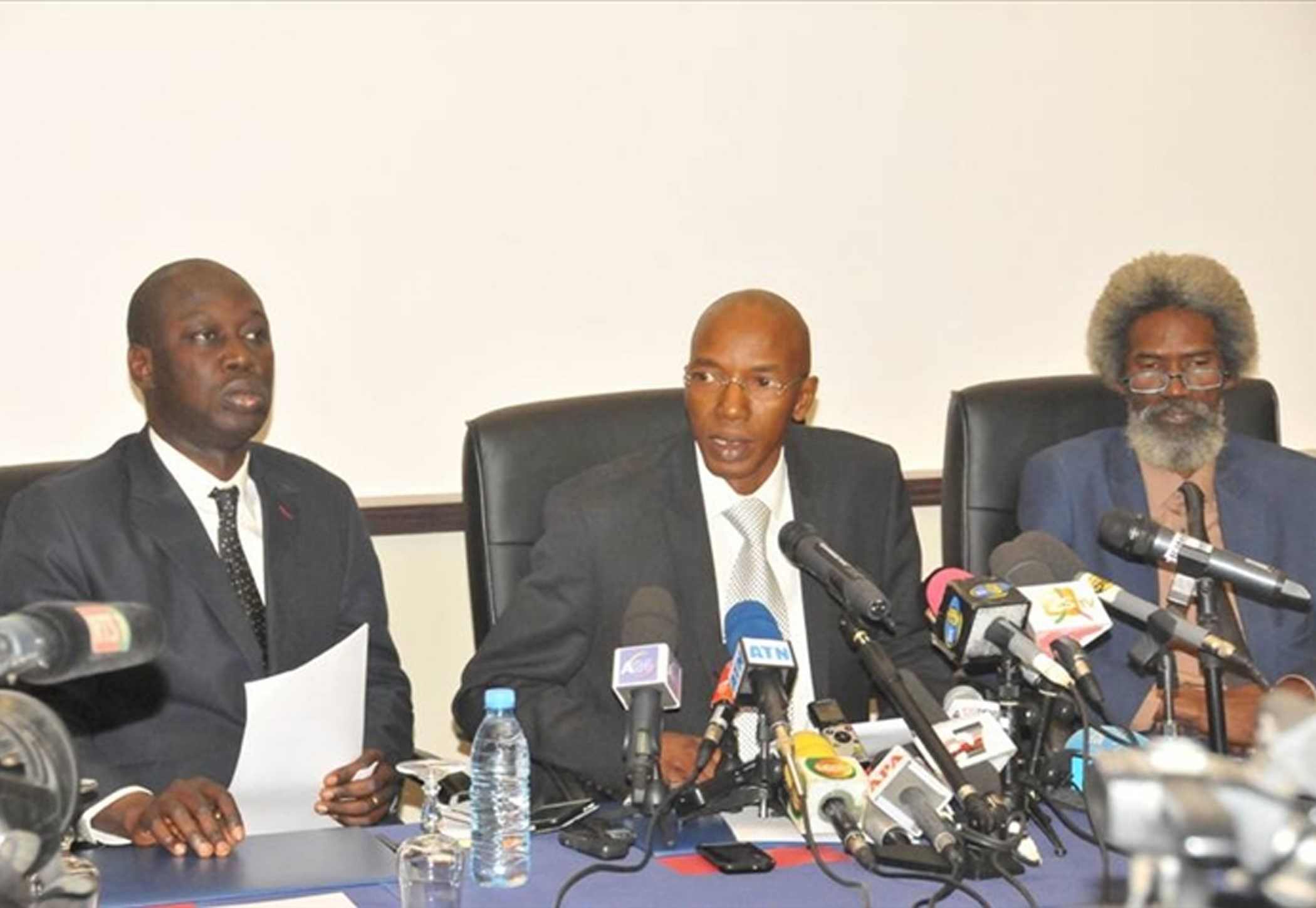 Révision annoncée du procès de Karim Wade: ses avocats apportent des précisions