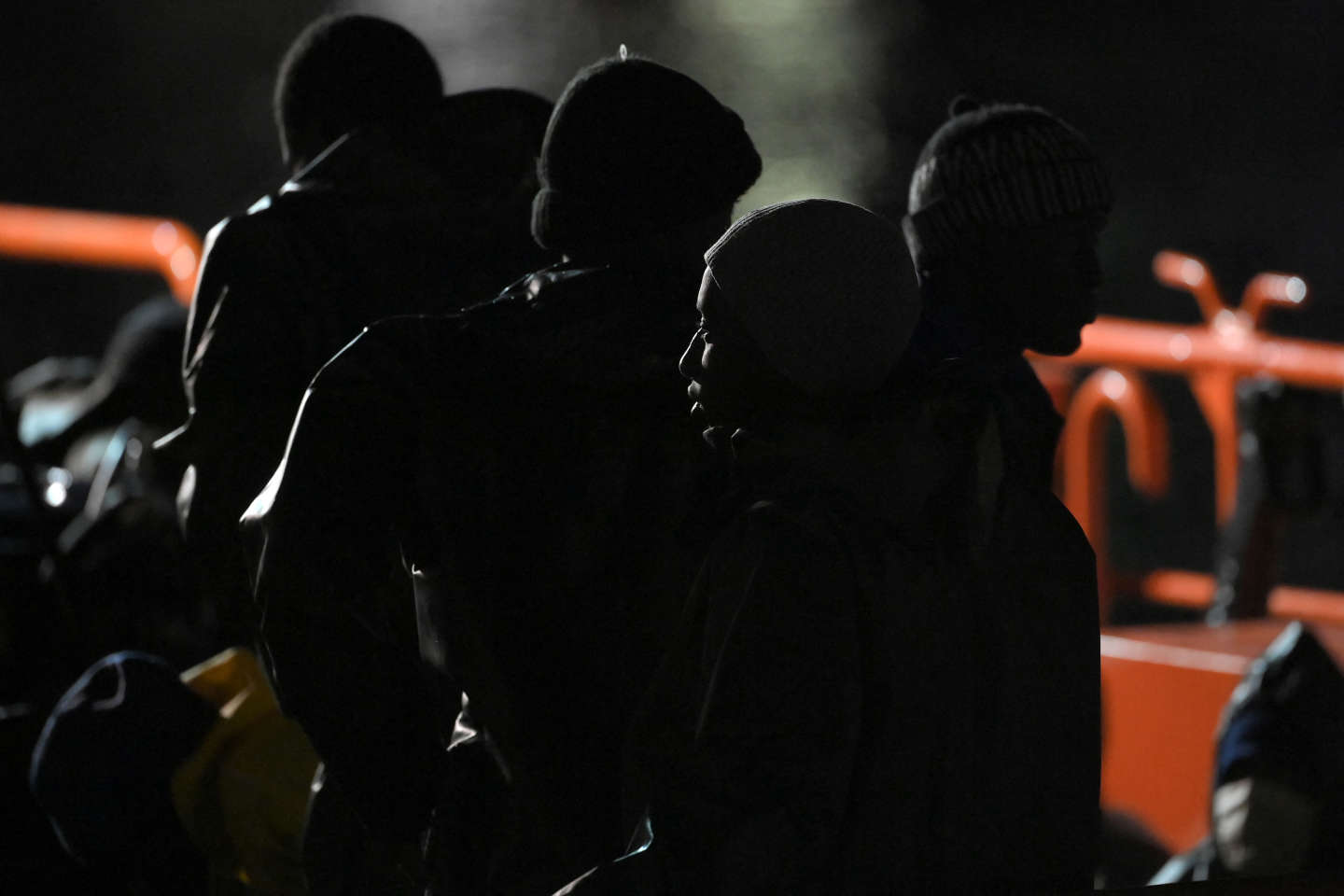 Près de 350 migrants secourus au larges des Canaries au lendemain d'un naufrage meurtrier