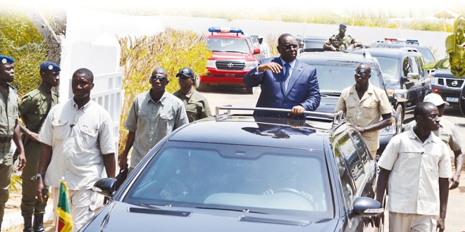 Macky Sall se blinde: sa garde rapprochée plus nombreuse, des gendarmes l'entourent