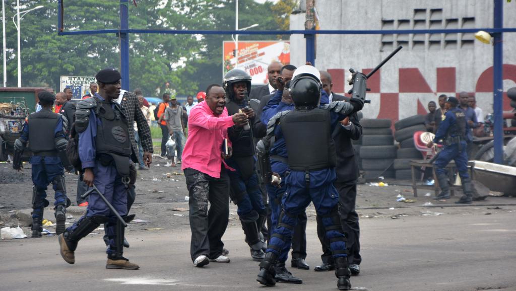 Depuis plusieurs jours, des violences font rage à Kinshasa. AFP PHOTO/ PAPY MULONGO
