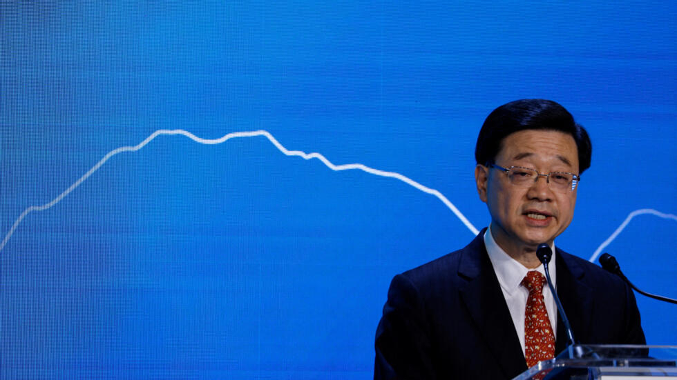 Hong Kong appelle huit opposants en exil à se rendre ou à vivre «dans la peur»