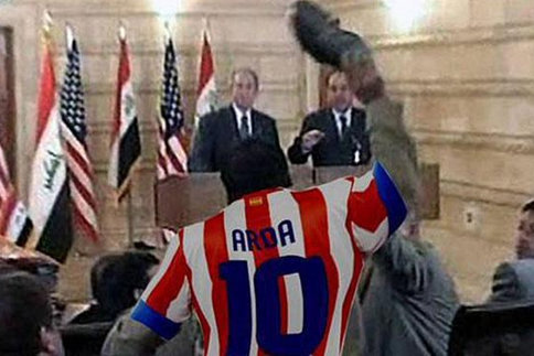 Atletico: Turan jette sa chaussure sur l'arbitre-assistant, parodié sur Twitter