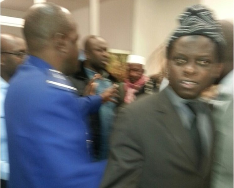 Le PDS et ASS-KAW occupent et bloquent le Consulat du Sénégal à Paris