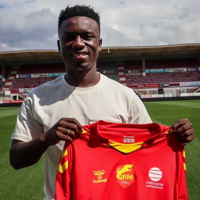 L'attaquant sénégalais Pape Ousmane Sakho rejoint QRM jusqu'en 2026