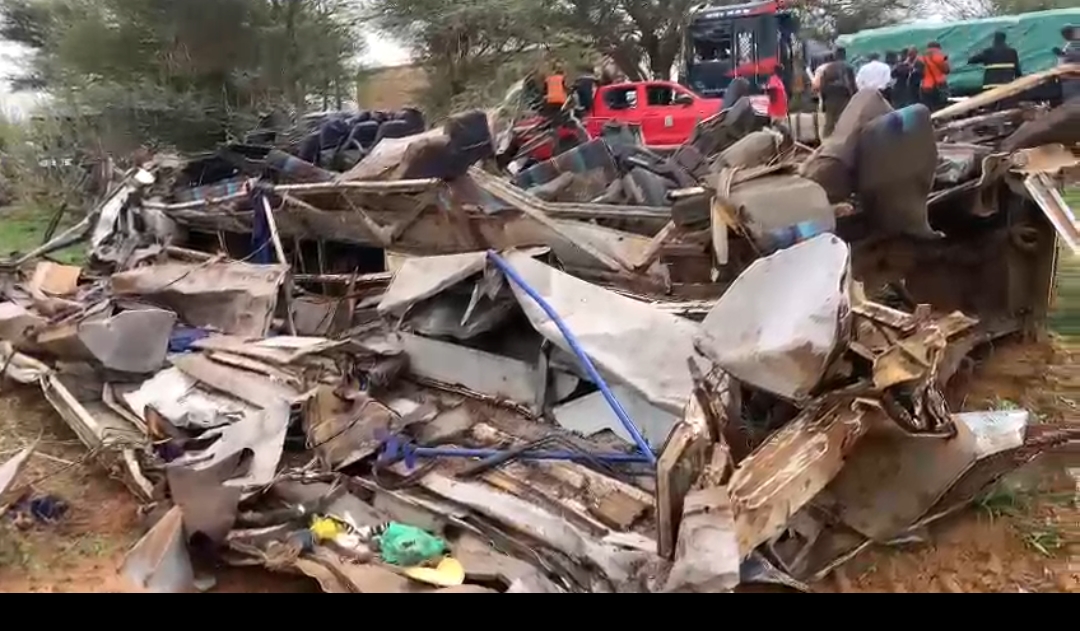 Urgent- grave accident à Louga: un bus se renverse et fait 23 morts, une cinquantaine de blessés dénombrés 