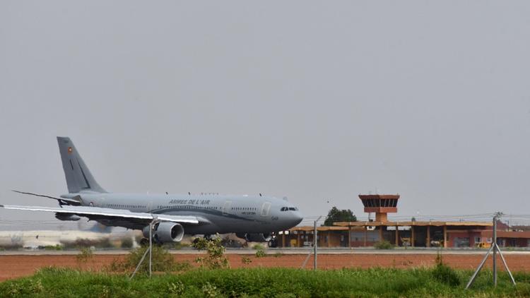 Niger : un premier avion évacuant des Français a décollé de Niamey